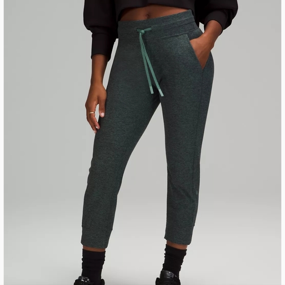 Jogger Crop - Picture 5 of 8